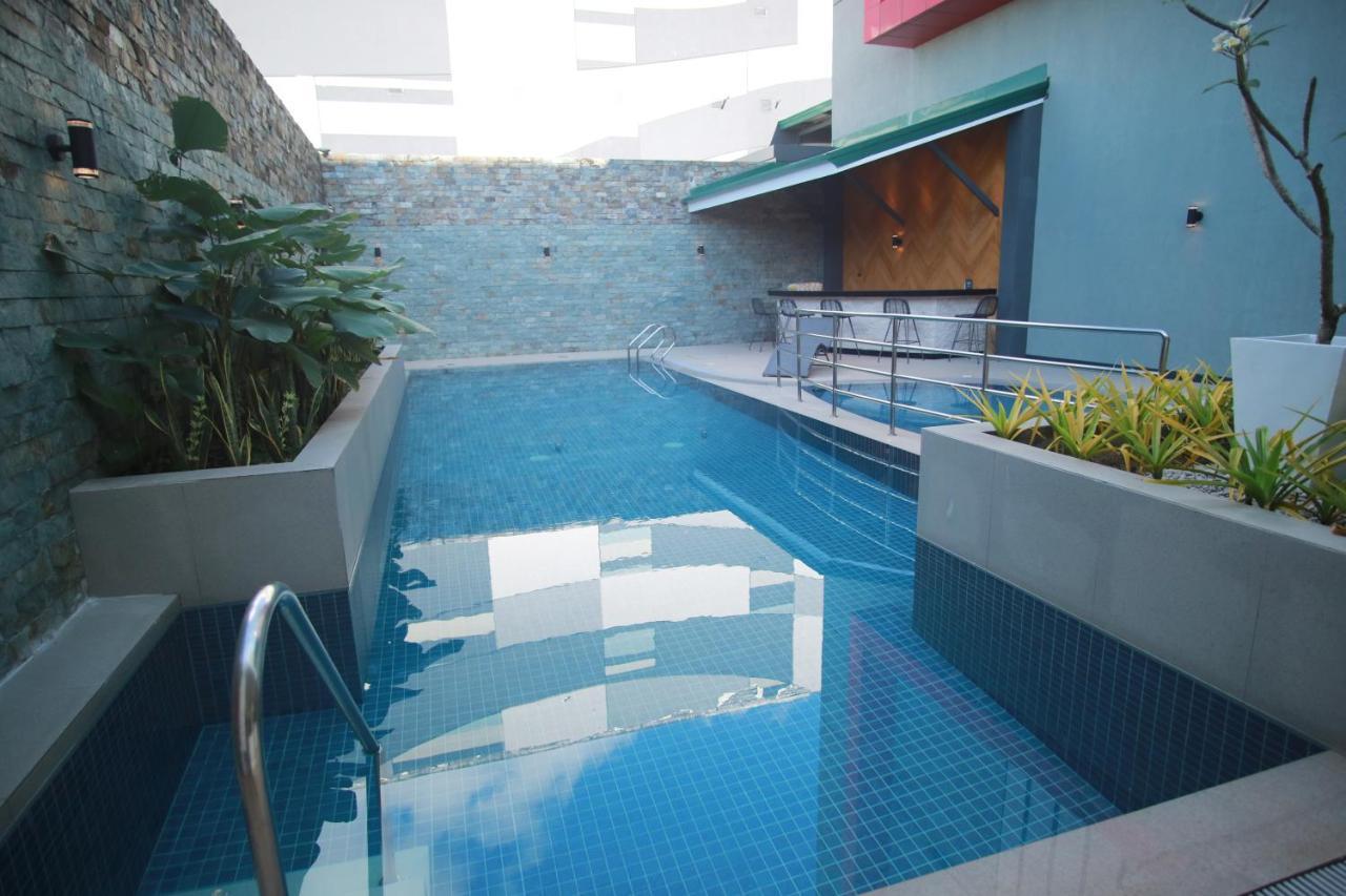 Summit Hotel Naga Buitenkant foto